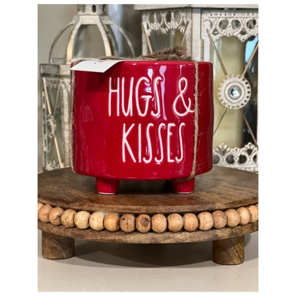 Rae Dunn Hugs& Kisses Planter Pot ❤️